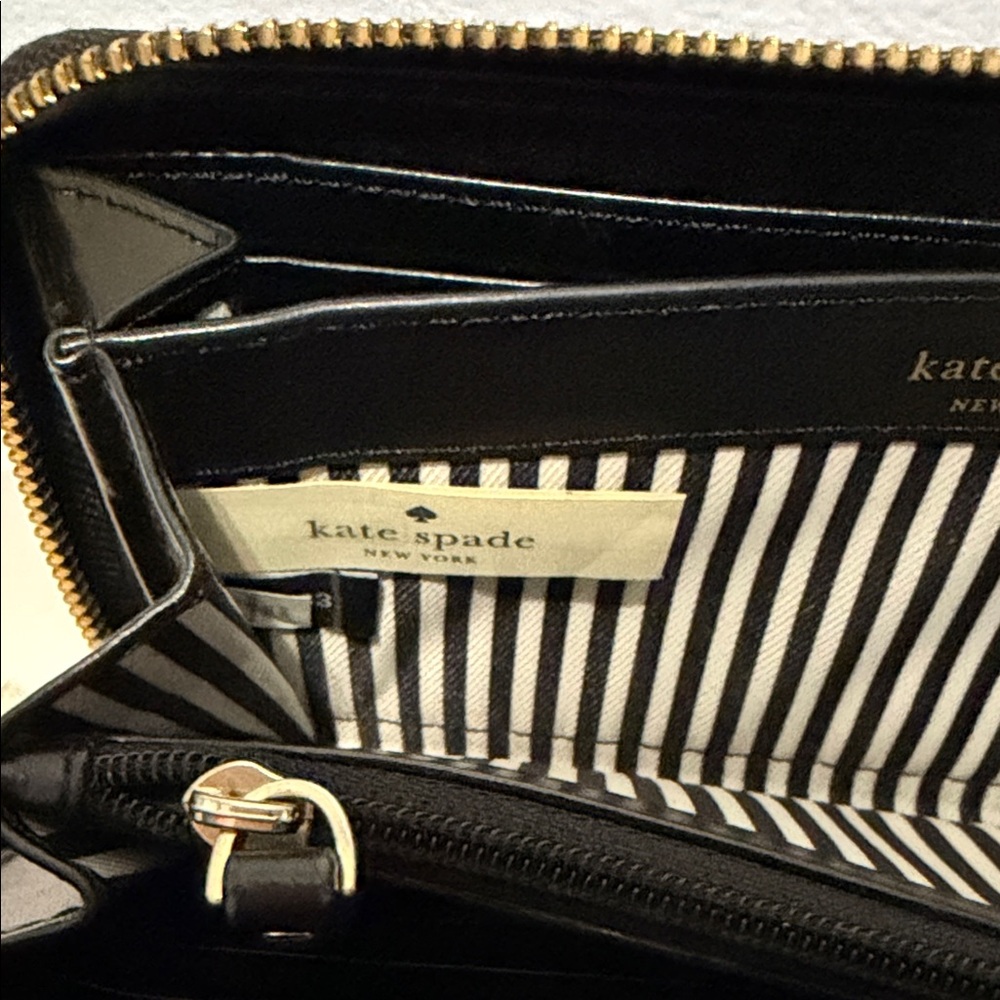 Kate Spade has Red and Black Scalloped Zip Wallet - Picture 6 of 8